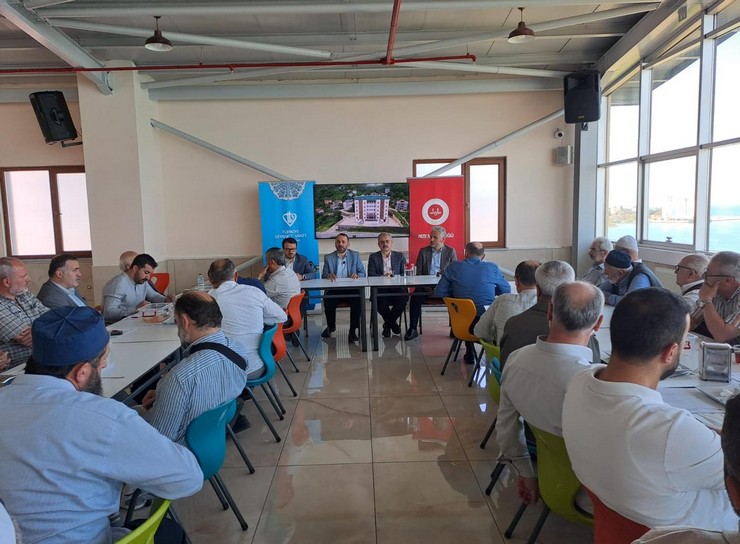 rize-muftulugu-kuran-kurslarinin-vakif-ve-dernek-yoneticileriyle-bir-araya-gelerek-istisare-toplantisi-gerceklestirdi-4.jpg