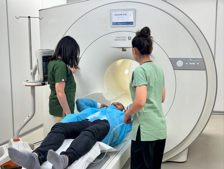 kackar-devlet-hastanesine-yeni-nesil-mr-cihazi-kuruldu-15.jpg
