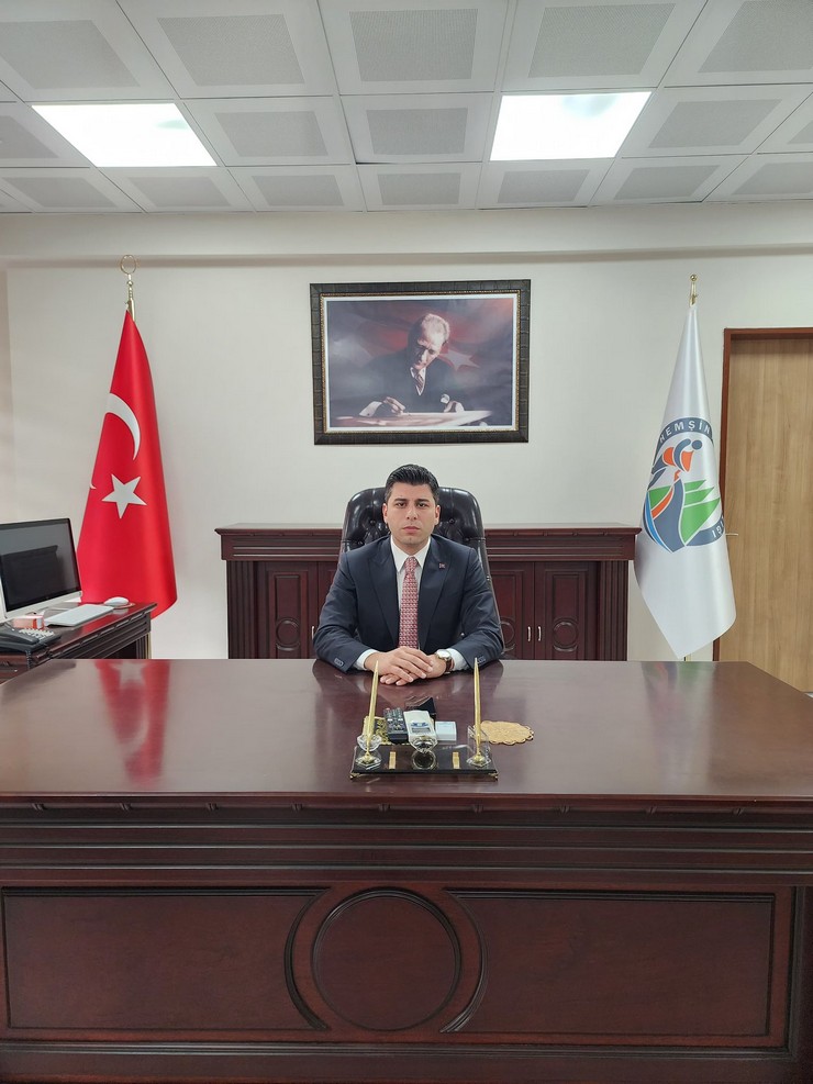 rizenin-hemsin-ilcesine-atanan-kaymakam-murat-karnap-ilceye-gelerek-gorevine-resmen-basladi-2.jpg