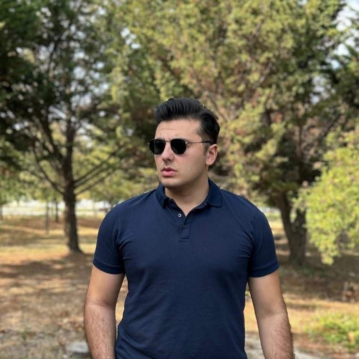 istanbuldan-artvine-izinli-olarak-gelen-polis-memuru-sercan-yerebakan-33-kafkasor-yaylasinda-kurdugu-cadirda-olu-bulundu-yerebakanin-yaktigi-atesten-cikan-dumand.jpg