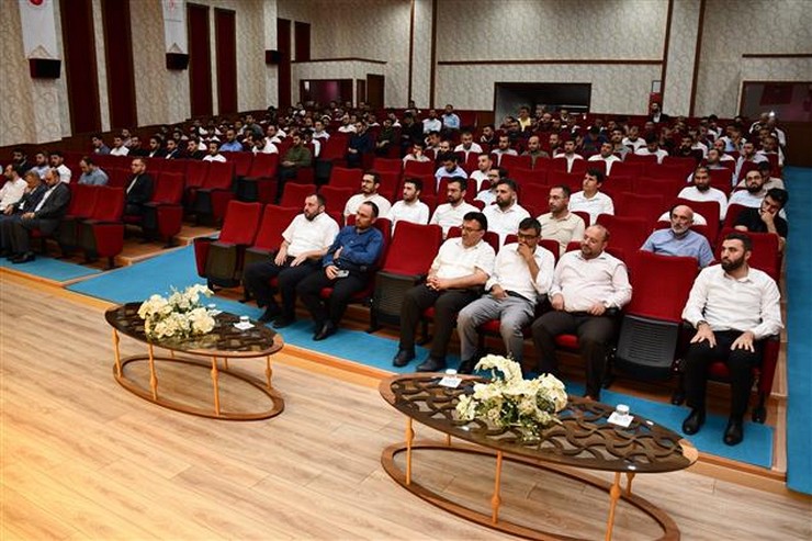 diyanet-isleri-baskanligi-baskanlik-musaviri-dr-ulvi-ata-evliligi-kuran-degerler-merhamet-meveddet-ve-mesele-cozme-konu-konferans-vermek-uzere-merkezimizde-egitim-gore-3.jpg