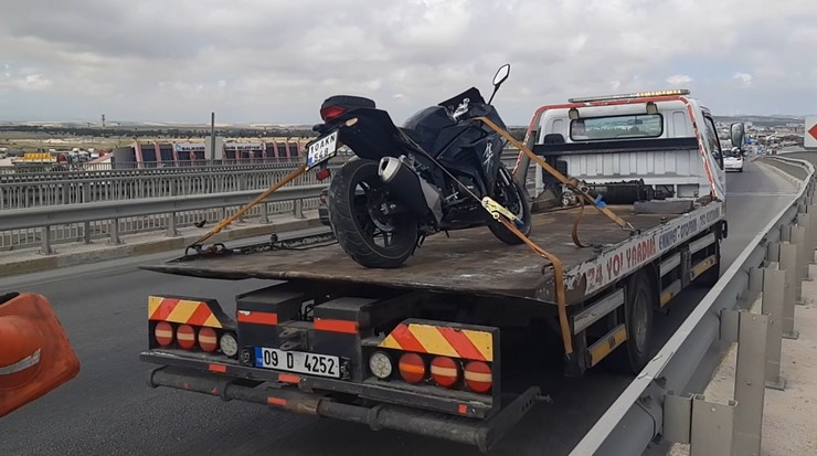 balikesirin-bandirma-ilcesinde-kontrolunu-kaybettigi-motosikletle-bariyerlere-carpan-tufan-sahin-25-hayatini-kaybetti.jpg
