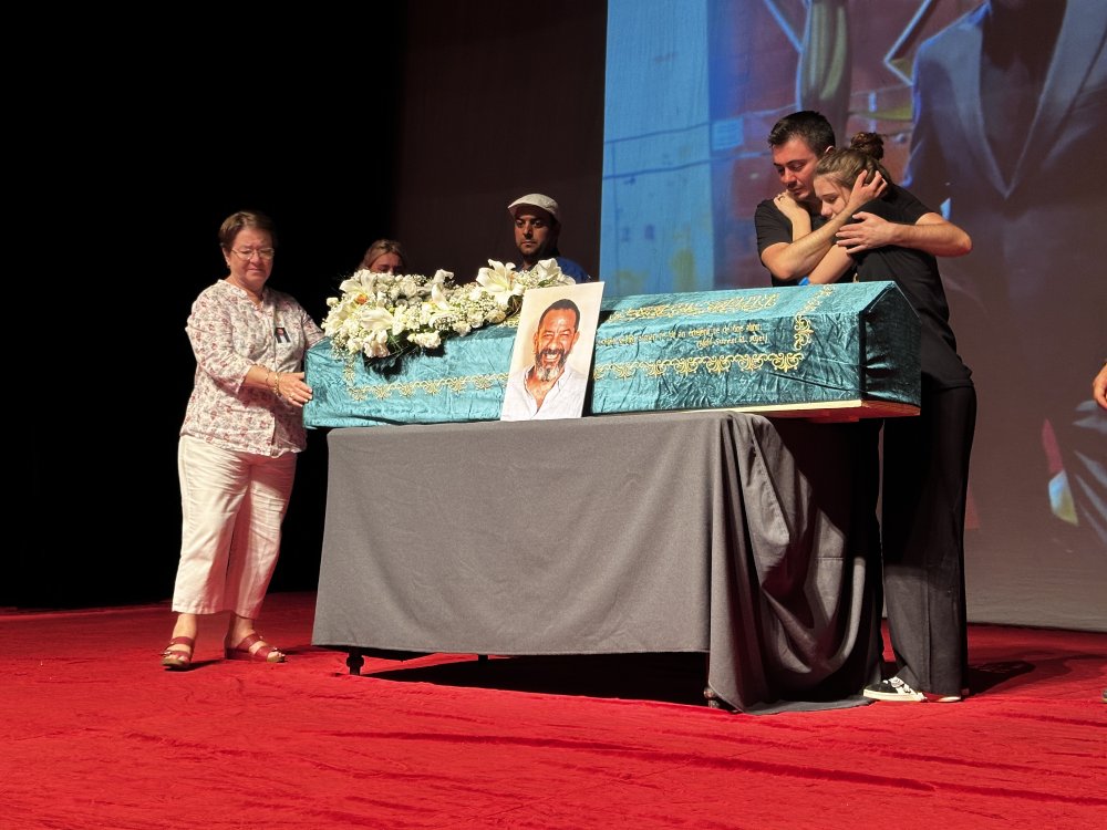 Oyuncu Emre Törün son yolculuğuna uğurlandı