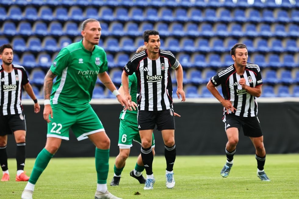 Beşiktaş’ta sistem 4-2-3-1 olacak