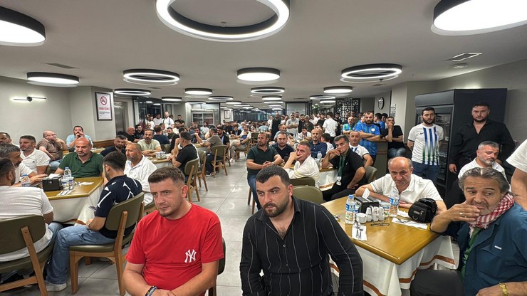 rizespor-tribunlerinde-yeni-donem-mekansizlar-artik-sehr-i-mudafa-9-001.jpg