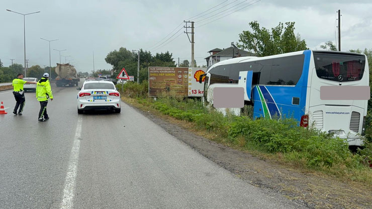 samsunun-terme-ilcesinde-yolcu-otobusunun-kaza-yapmasi-sonucu-yaralilarin-oldugu-ogrenildi-5.jpg