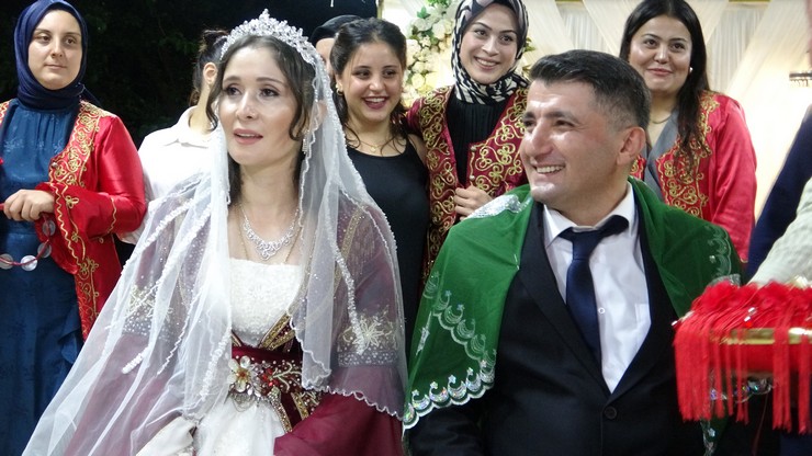 giresunun-gorele-ilcesinde-18-yasinda-kacarak-evlenen-ozge-ve-mithat-tiryakioglu-cifti-tam-17-yil-sonra-hayallerindeki-dugunu-gerceklestirdi-4.jpg