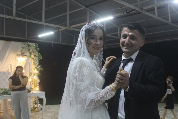 giresunun-gorele-ilcesinde-18-yasinda-kacarak-evlenen-ozge-ve-mithat-tiryakioglu-cifti-tam-17-yil-sonra-hayallerindeki-dugunu-gerceklestirdi-7.jpg