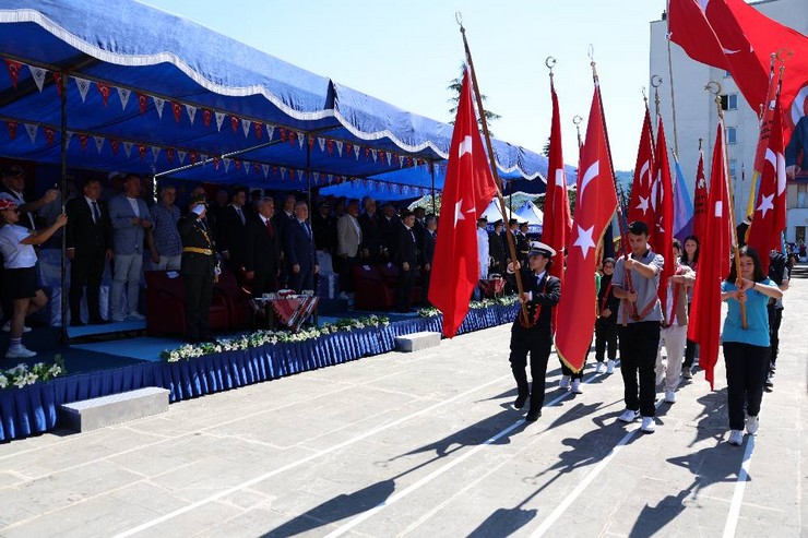 rizede-30-agustos-zafer-bayrami-103-yil-donumunde-valilik-onunde-duzenlenen-torenle-kutlandi-4.jpg