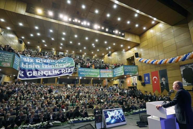 cumhurbaskani-erdogan-ak-parti-rize-genisletilmis-il-danisma-meclis-toplantisina-katildi-5.jpg