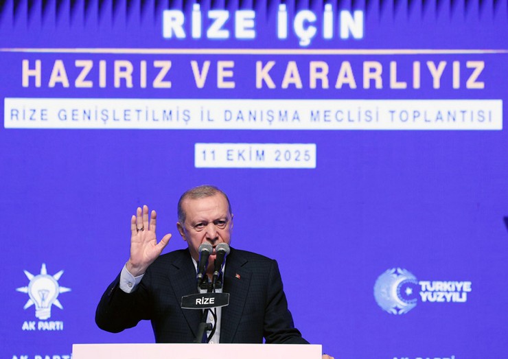 cumhurbaskani-erdogan-ak-parti-rize-genisletilmis-il-danisma-meclis-toplantisina-katildi-8.jpg