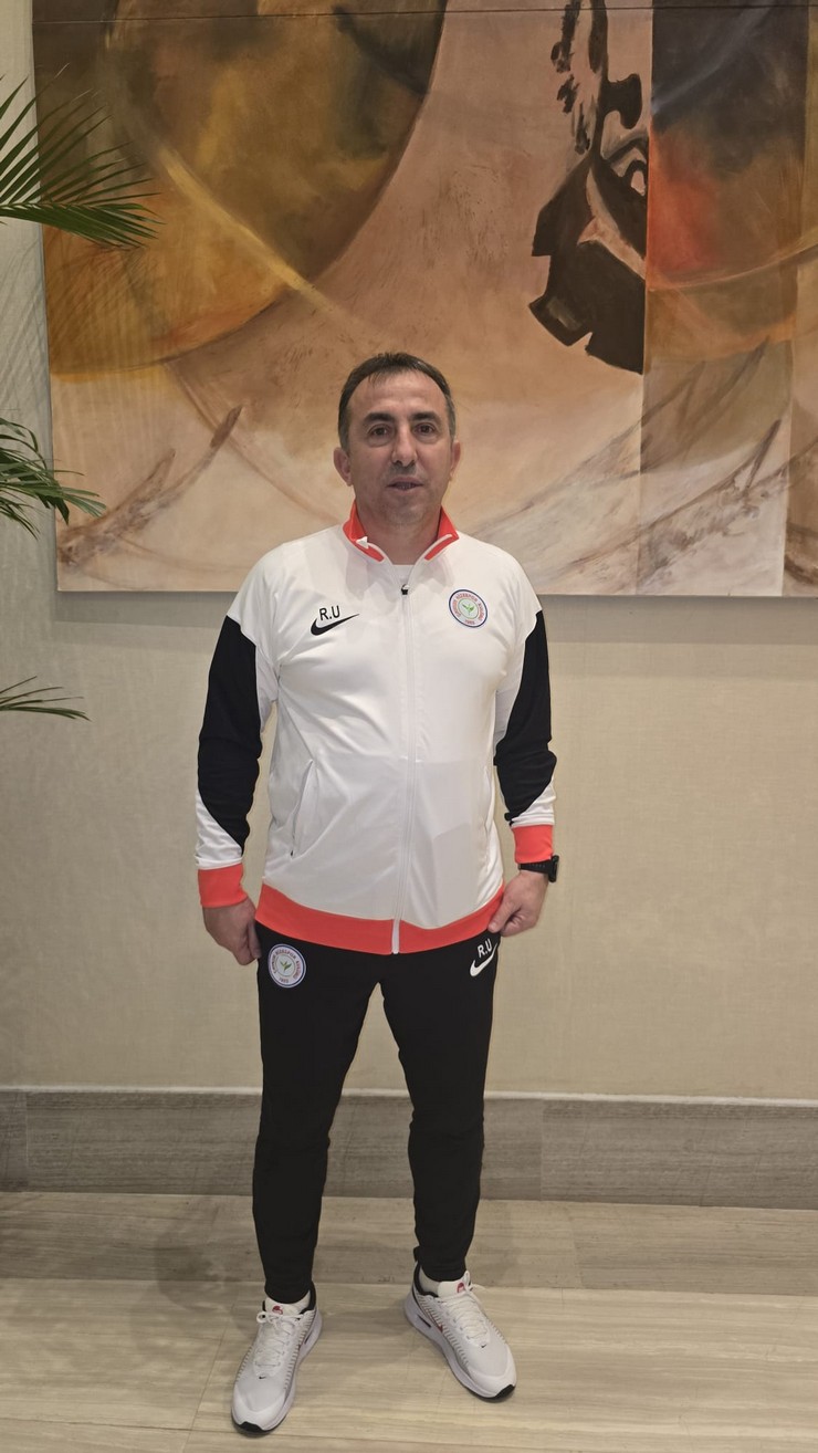 caykur-rizespor-teknik-direktoru-recep-ucar-2.jpg