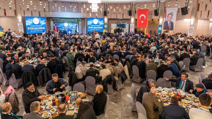 bir-dizi-inceleme-ve-ziyaret-icin-memleketi-rizeye-gelen-saglik-bakani-prof-dr-kemal-memisoglu-caykur-rizespor-kulubunun-duzenledigi-iftar-programina-katildi-5.jpg
