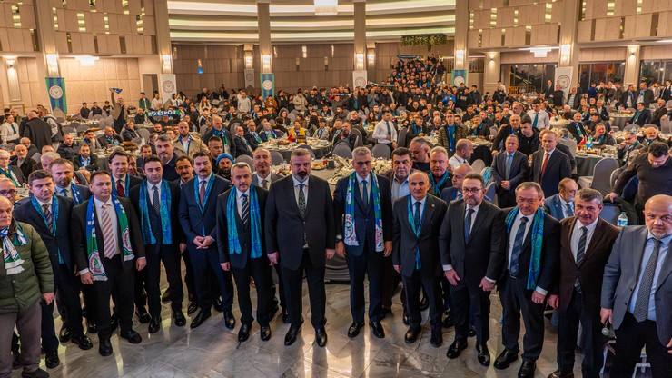 bir-dizi-inceleme-ve-ziyaret-icin-memleketi-rizeye-gelen-saglik-bakani-prof-dr-kemal-memisoglu-caykur-rizespor-kulubunun-duzenledigi-iftar-programina-katildi-6.jpg