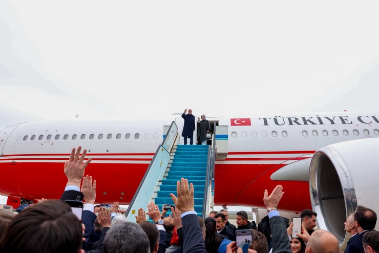 cumhurbaskani-recep-tayyip-erdogan-ile-esi-emine-erdogan-rize-artvin-havalimanindan-ugurlandi-1.jpg