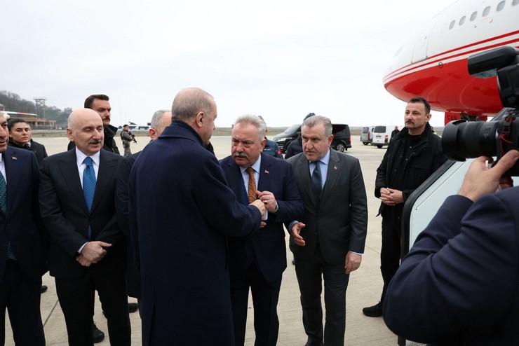cumhurbaskani-recep-tayyip-erdogan-ile-esi-emine-erdogan-rize-artvin-havalimanindan-ugurlandi-4.jpg