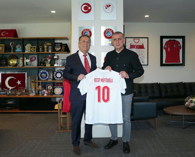 turkiye-futbol-federasyonu-tff-baskani-ibrahim-ethem-haciosmanogluna-rivada-yapilan-nezaket-ziyaretleri-2026-yiliyla-birlikte-ilginc-bir-istatistige-donustu-2.jpg