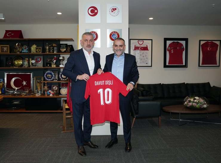 turkiye-futbol-federasyonu-tff-baskani-ibrahim-ethem-haciosmanogluna-rivada-yapilan-nezaket-ziyaretleri-2026-yiliyla-birlikte-ilginc-bir-istatistige-donustu-8.jpg