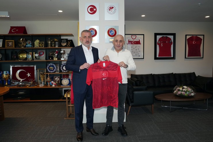 turkiye-futbol-federasyonu-tff-baskani-ibrahim-ethem-haciosmanogluna-rivada-yapilan-nezaket-ziyaretleri-2026-yiliyla-birlikte-ilginc-bir-istatistige-donustu-9.jpg
