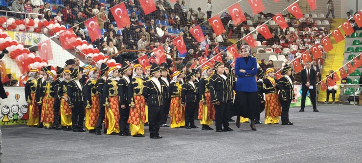 rizede-23-nisan-ulusal-egemenlik-ve-cocuk-bayrami-kutlandi-14.jpg