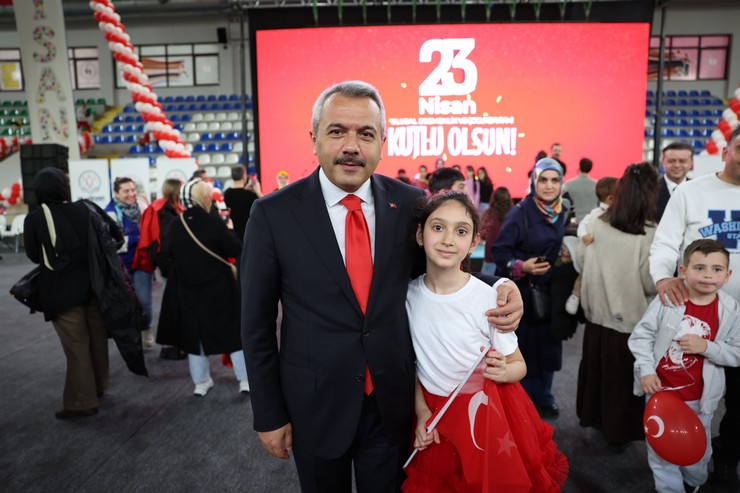 rizede-23-nisan-ulusal-egemenlik-ve-cocuk-bayrami-kutlandi-16.jpg