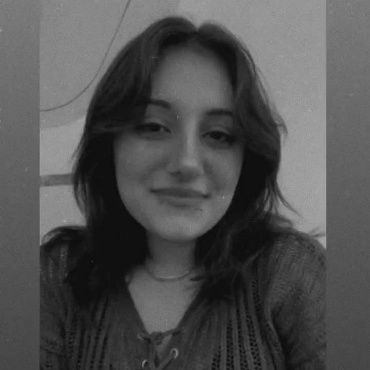izmirin-cigli-ilcesinde-burun-estetigi-ameliyati-sirasinda-fenalasan-23-yasindaki-genc-kiz-sevk-edildigi-hastanede-gunler-suren-yasam-mucadelesini-kaybetti-2.jpg