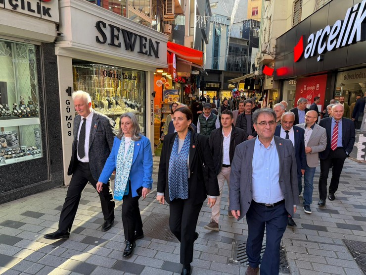 chp-rize-il-teskilati-genel-baskan-ozgur-ozelin-katilimiyla-bugun-gerceklesecek-buyuk-rize-mitingi-oncesinde-dev-bir-kadroyla-saha-calismalarini-tamamladi-1.jpg