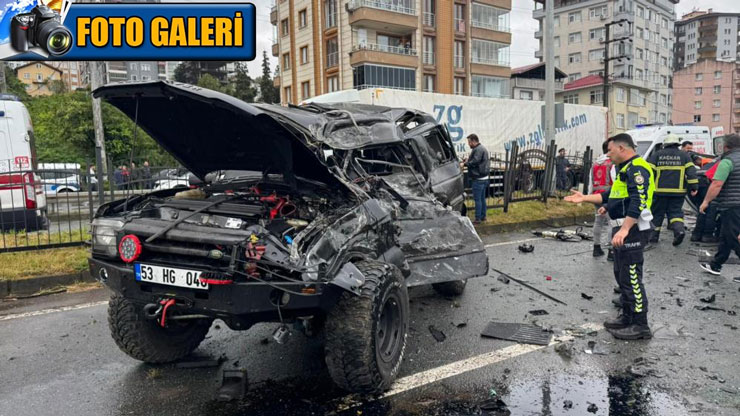 rizede-kontrolden-cikan-otomobilin-karsi-seride-gecerek-baska-bir-aracla-carpistigi-kazada-1-kisi-hayatini-kaybetti-7-kisi-yaralandi-foto-galeri.jpg
