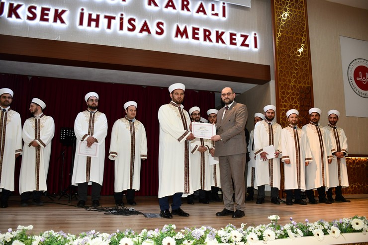 diyanet-akademisi-baskanligi-rize-muftu-yusuf-karali-dini-yuksek-ihtisas-merkezinde-15-donem-mezuniyet-heyecani-yasandi-2.jpg