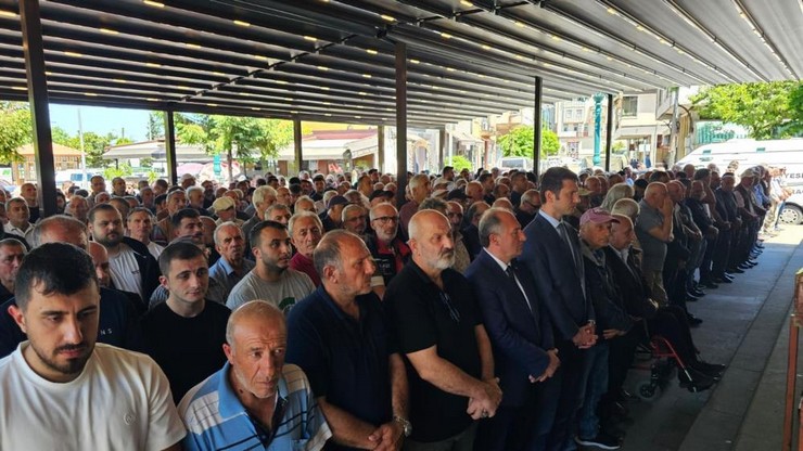 rizenin-ardesen-ilcesinde-dun-gecirdikleri-kazada-hayatini-kaybeden-yasli-cift-memleketleri-artvinin-arhavi-ilcesinde-bugun-son-yolculuklarina-ugurlandi-4.jpg