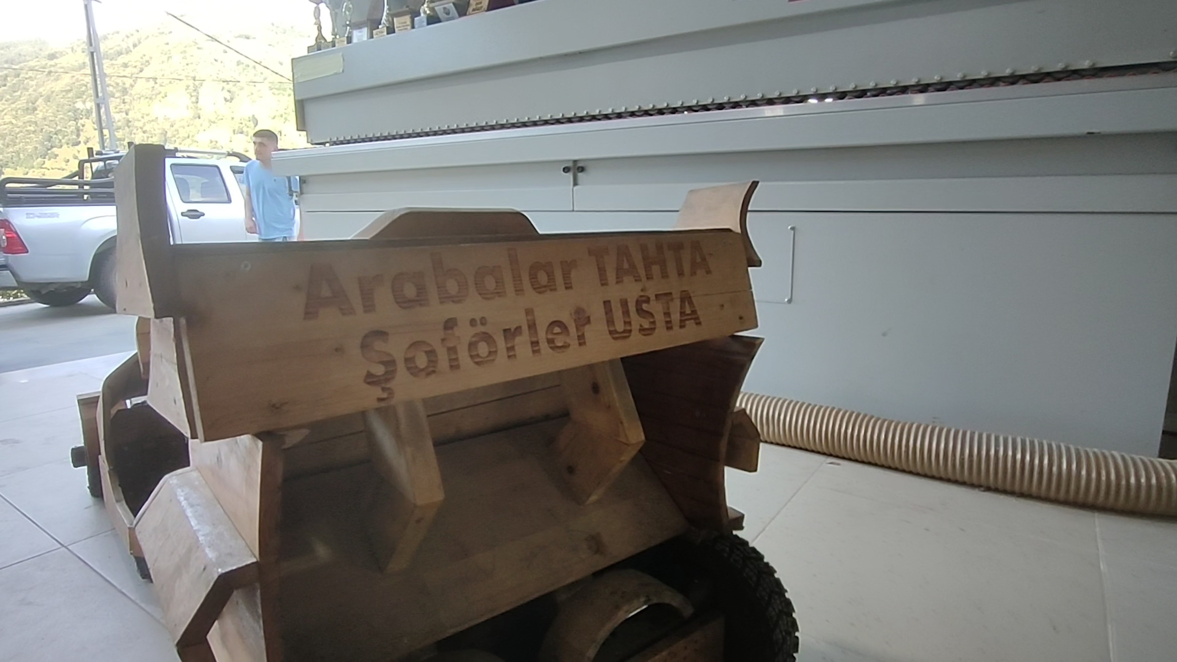 aw737543-04.jpg