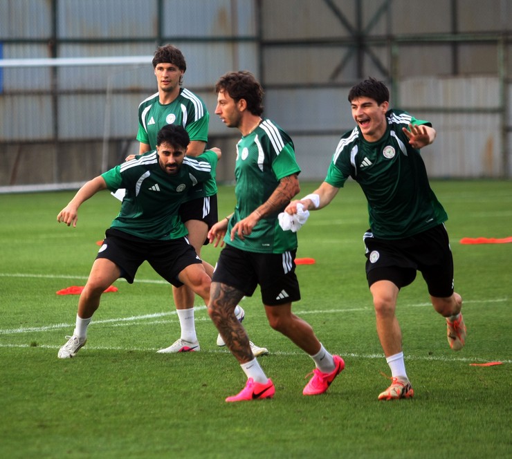 caykur-rizesporda-yeni-sezon-hazirliklari-surerken-kamp-kadrosu-da-belirlendi-3.jpg