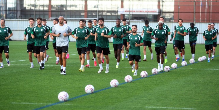 caykur-rizesporda-yeni-sezon-hazirliklari-surerken-kamp-kadrosu-da-belirlendi-7.jpg