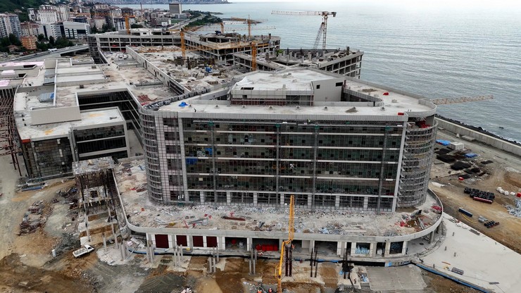 saglik-bakani-kemal-memisoglu-yapimi-hizla-devam-eden-rize-sehir-hastanesi-santiyesinde-incelemelerde-bulundu-5.jpg