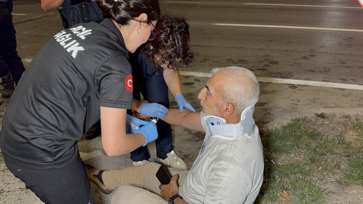 samsunun-ilkadim-ilcesinde-ambulans-ile-tirin-carpistigi-trafik-kazasinda-3u-saglikci-6-kisi-yaralandi-4.jpg