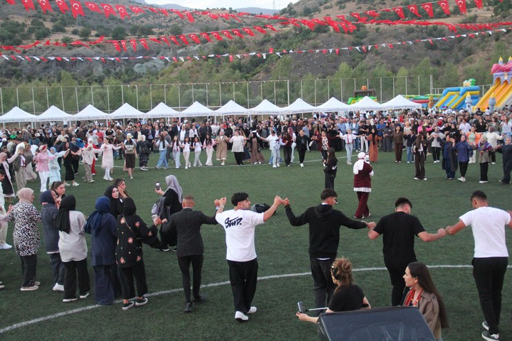amoluk-bal-festivalinde-1-milyon-400-bin-liralik-agalik-yarisi-2.jpg