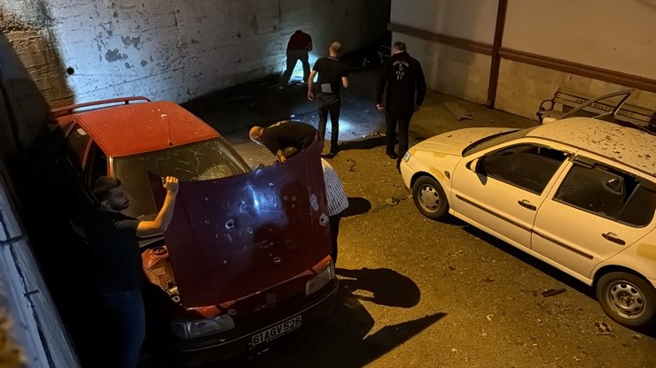 trabzon-arsinde-otoparktaki-araclarin-uzerine-insansiz-hava-araci-dustu-7.jpg