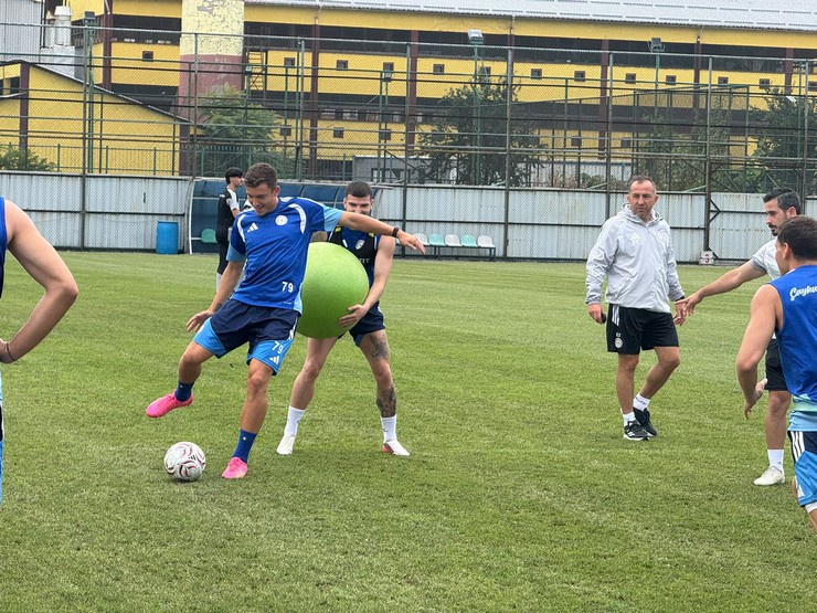 albert-iustin-doicaru-caykur-rizespor-antrenmaninda-1.jpg
