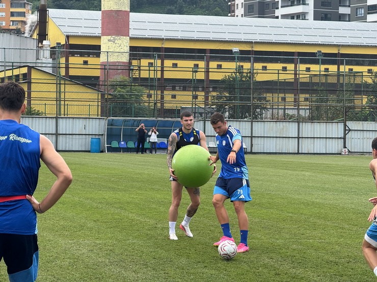 albert-iustin-doicaru-caykur-rizespor-antrenmaninda-3.jpg
