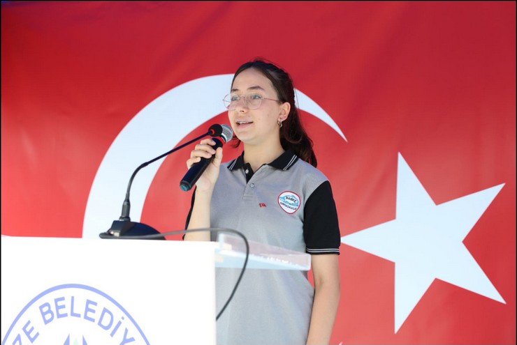 30-agustos-zafer-bayraminin-104-yil-donumu-rizede-duzenlenen-torenlerle-coskuyla-kutlandi-2.jpg
