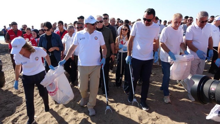 antalyanin-manavgat-ilcesinde-son-gunlerde-sik-sik-kum-hirsizligi-ile-gundeme-gelen-ulualan-mevkii-bogaz-sahili-icin-antalya-valisi-hulusi-sahinden-acilen-kamera-takin-talimati-geldi-2.jpg