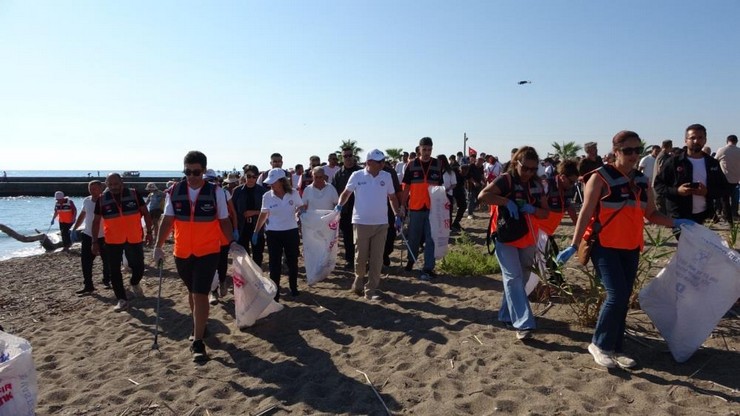 antalyanin-manavgat-ilcesinde-son-gunlerde-sik-sik-kum-hirsizligi-ile-gundeme-gelen-ulualan-mevkii-bogaz-sahili-icin-antalya-valisi-hulusi-sahinden-acilen-kamera-takin-talimati-geldi-4.jpg