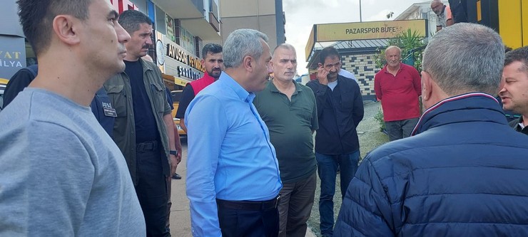 rizede-saganak-yagisin-vurdugu-pazarda-hasar-tespit-calismalari-suruyor-3.jpg