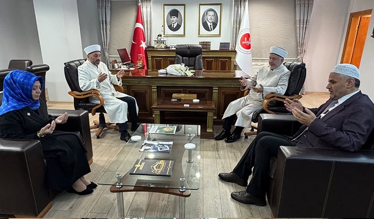 rizede-yaklasik-65-yildir-il-muftulugu-gorevini-yuruten-naci-cakmakci-gorevini-ilyas-yilmazturke-devretti-1.jpg