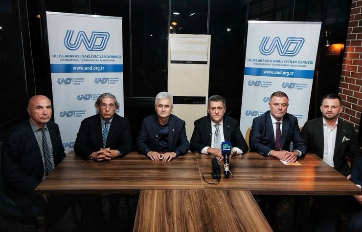 uluslararasi-nakliyeciler-dernegi-und-baskani-serafettin-aras-ve-rize-ticaret-ve-sanayi-odasi-baskan-adayi-asim-cillioglu-rizede-bir-araya-geldi-4.jpg