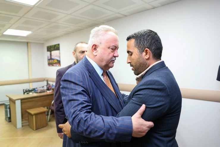 ak-parti-rize-il-baskani-yilmaz-katmerden-hastane-ziyareti.jpg