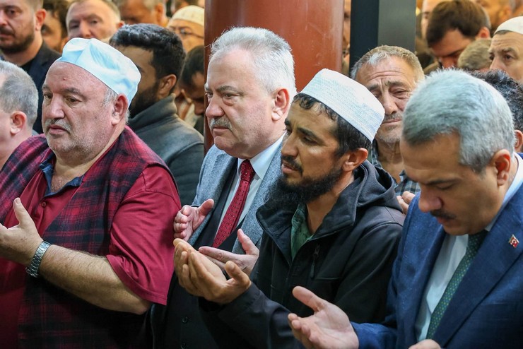 rizede-kazada-hayatini-kaybeden-13-yasindaki-hafiz-enes-ozaslan-sanliurfada-defnedildi-5.jpg