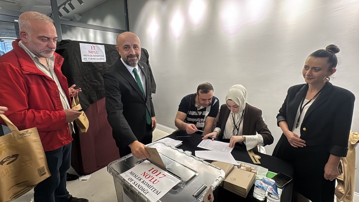 rize-ticaret-ve-sanayi-odasi-rtso-organ-secimleri-ismail-kahraman-kultur-merkezinde-saat-09-00-itibariyla-baslayan-oy-verme-islemleriyle-basladi-5.jpg