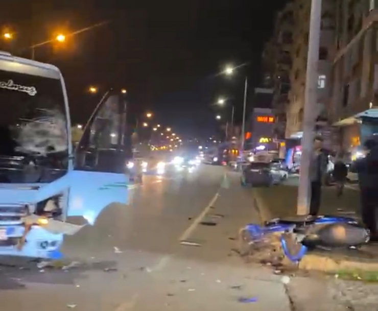 rize-kent-merkezinde-sehir-ici-yolcu-dolmusu-ile-motosikletin-carpistigi-feci-kazada-agir-yaralanan-41-yasindaki-motosiklet-surucusu-cihan-erkan-kaldirildigi-hastanede-hayatini-kaybett.png