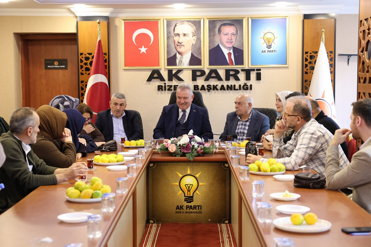 ak-parti-rize-il-baskani-yilmaz-katmer-tibbi-sekreter-temizlik-gorevlisi-ve-guvenlik-gorevlisi-olarak-recep-tayyip-erdogan-sehir-hastanesine-4-bin-isci-alinacagini-kaydetti-10.png